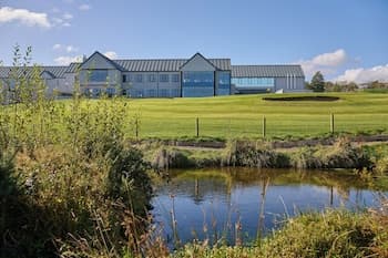 COMIS Hotel & Golf Resort