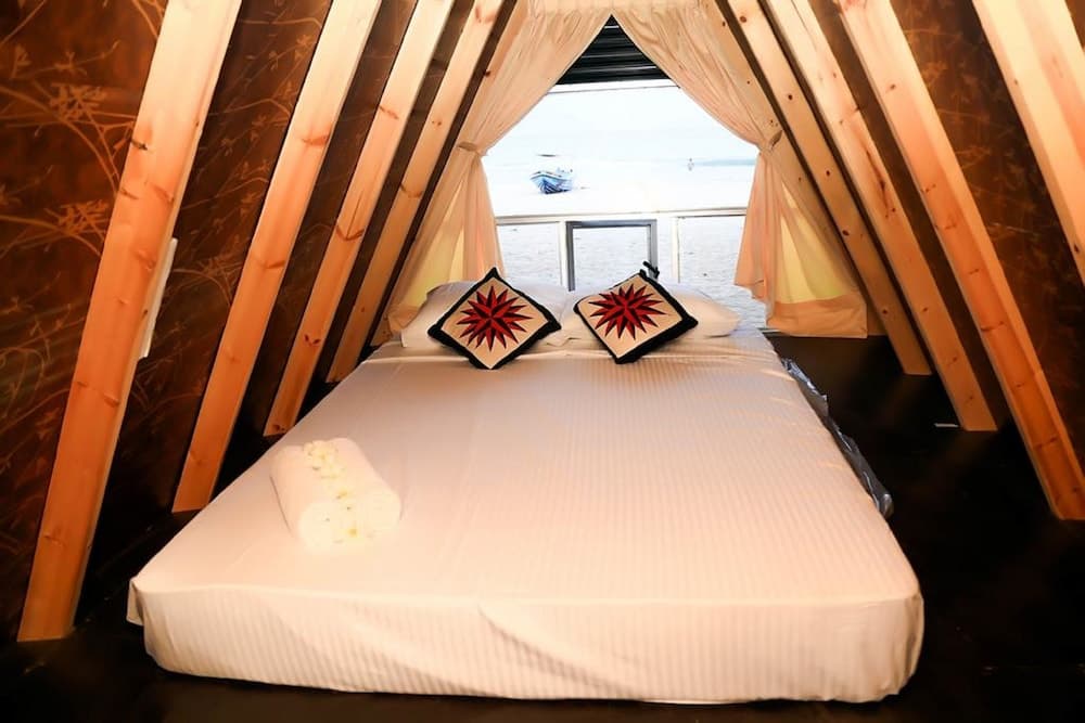 Alfresco Beach Hotel