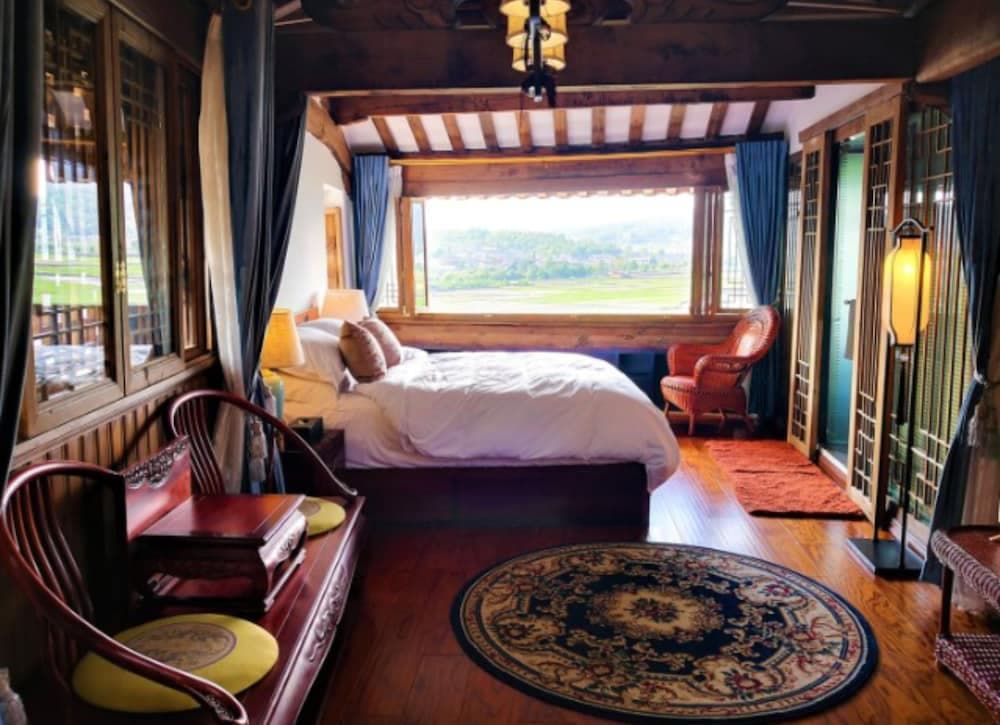 Colorful Mountain Boutique Inn