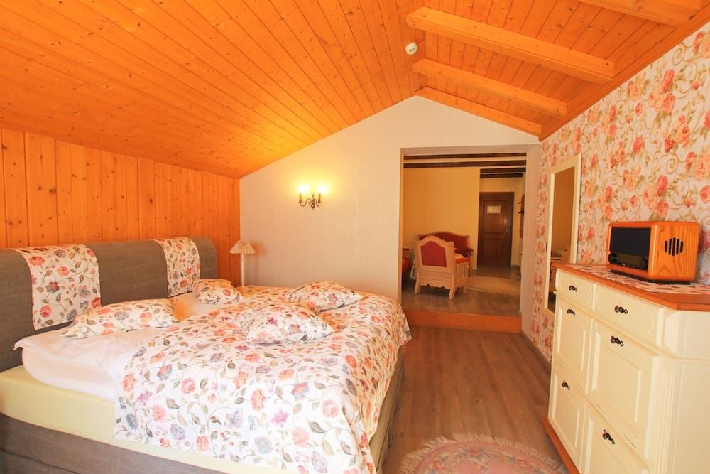 Landhaus & Burg Hotel Romantik