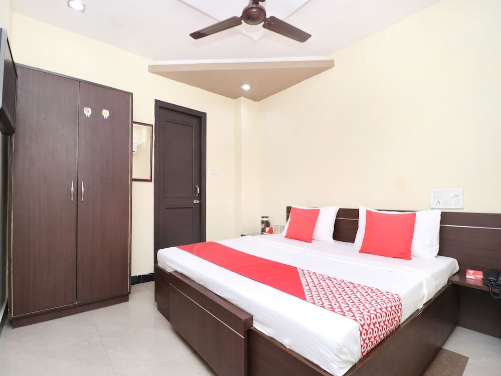 OYO 14860 Hotel Silver Star