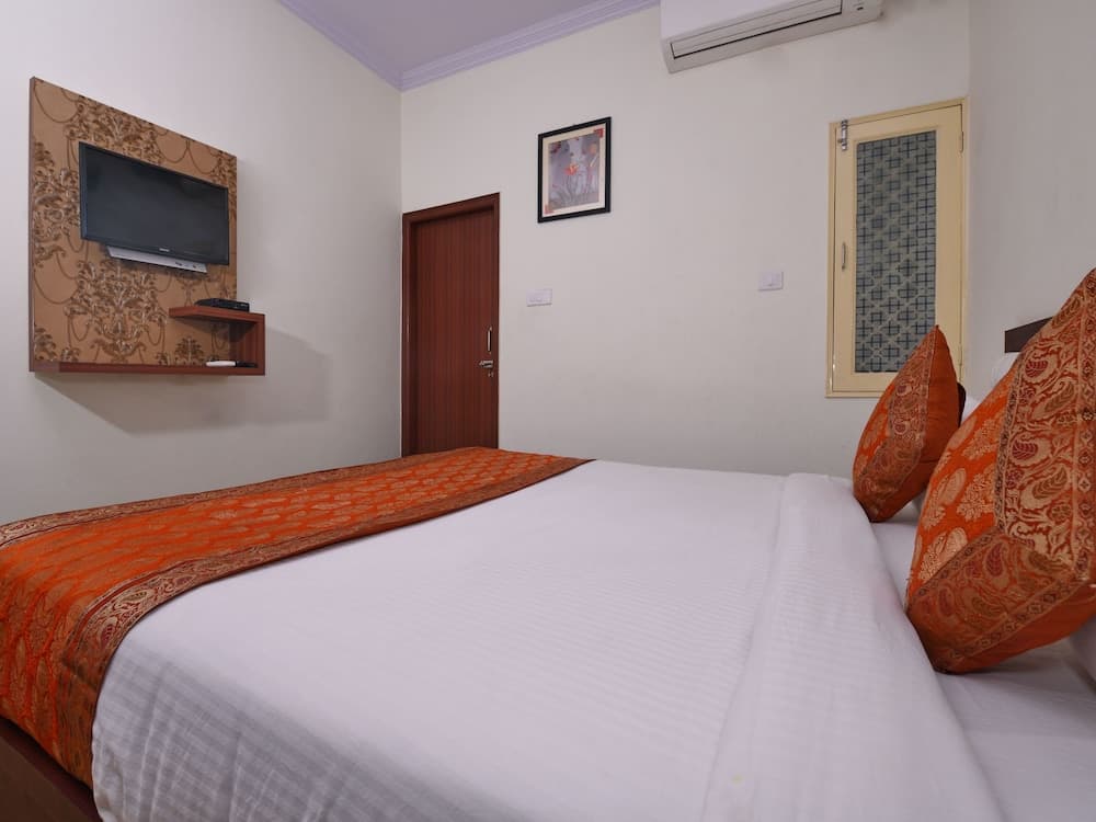 OYO 14571 Century Plaza