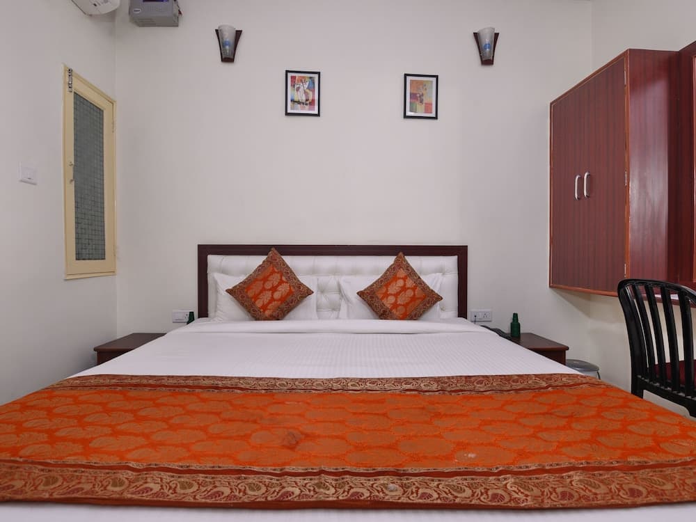 OYO 14571 Century Plaza