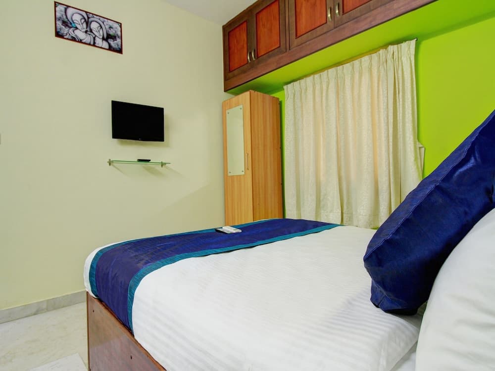 OYO 15427 Hotel Apple Grand