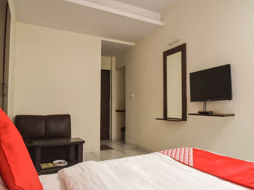 OYO 12854 Hotel Sahara Inn