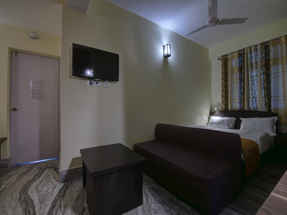 OYO 13465 Greendot Hotel