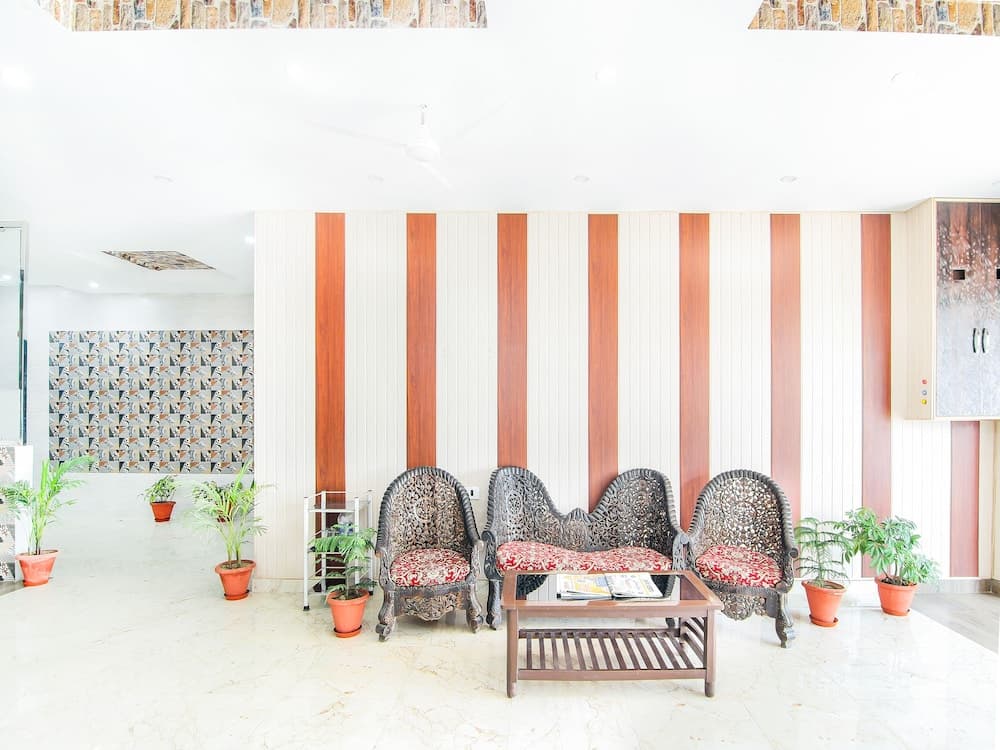 OYO 13314 Grand Almada Inn