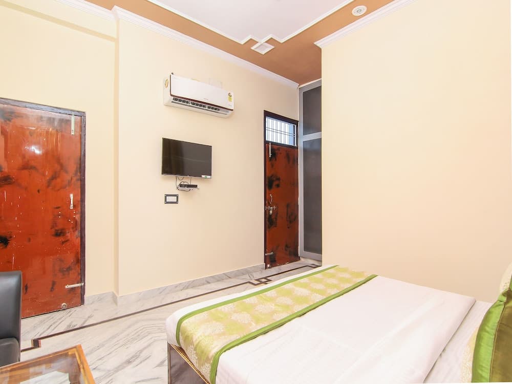 OYO 13478 Hotel Surabhi Garden