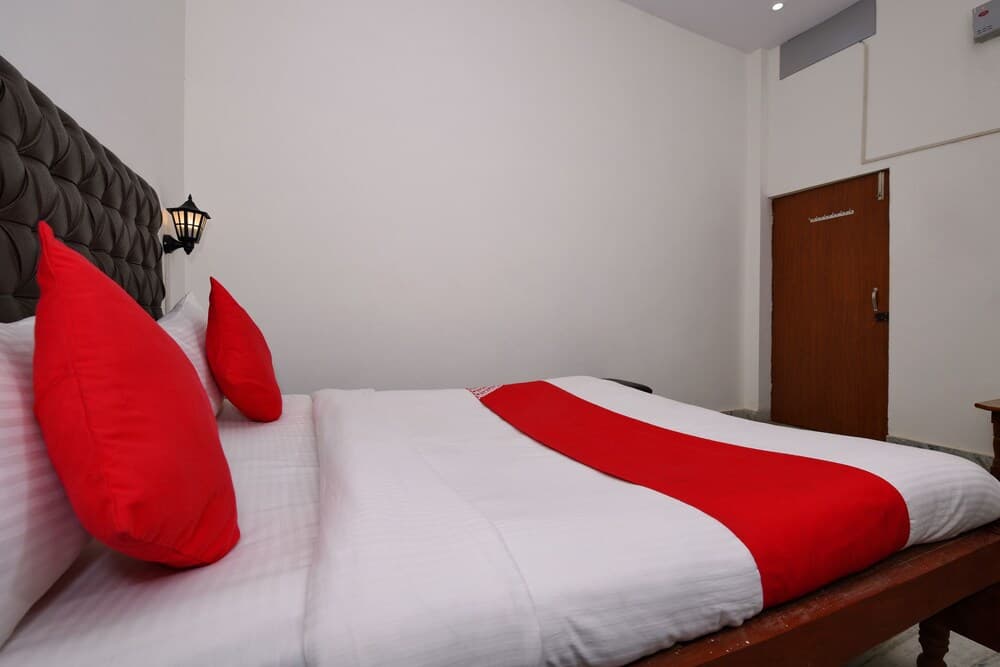 OYO 12193 Sandhya  Hotel