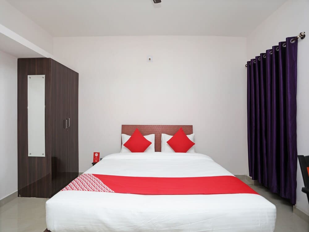 OYO 13527 Usha Residdency