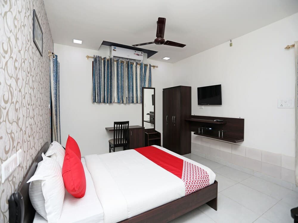 OYO 13493 Hotel Vridhi Inn