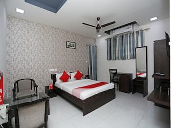 OYO 13493 Hotel Vridhi Inn