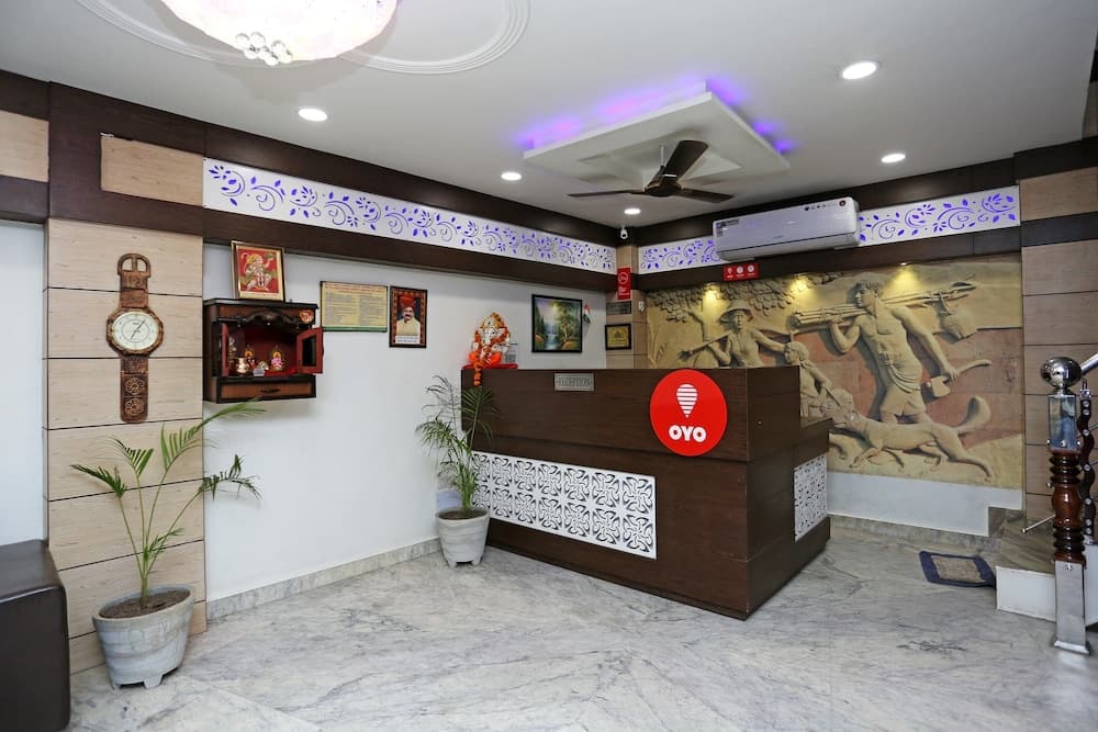 OYO 14220 Hotel BR Plaza