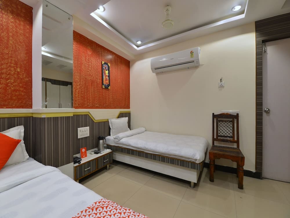 OYO 13346 Hotel A R Ganpati Plaza