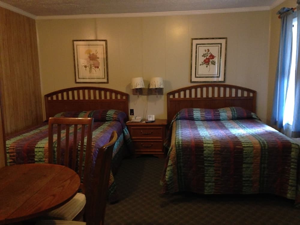 Phillips Historic Motel & Cottages