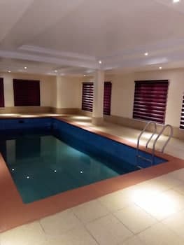 Reeve Court Apartment