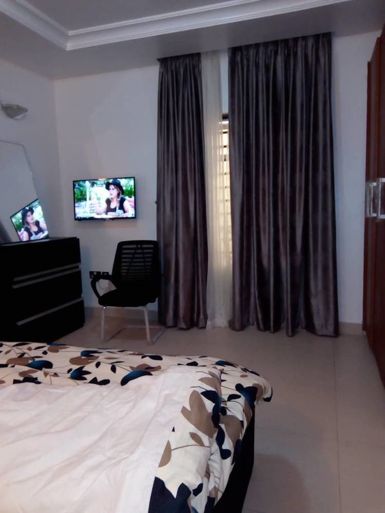 Reeve Court Apartment