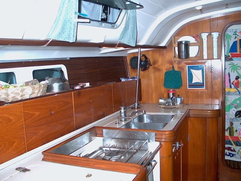 Yacht Yota Bellavita