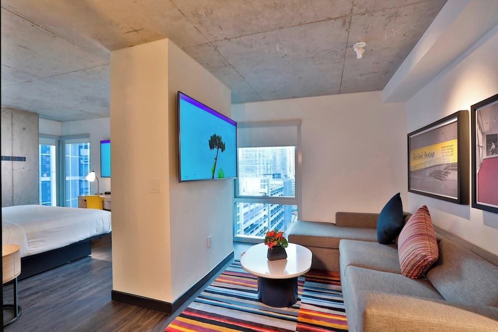 Aloft Chicago Mag Mile