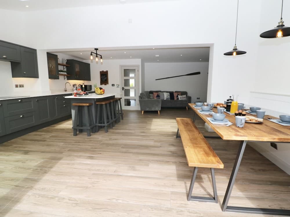 21 Llwyn Gwalch Estate