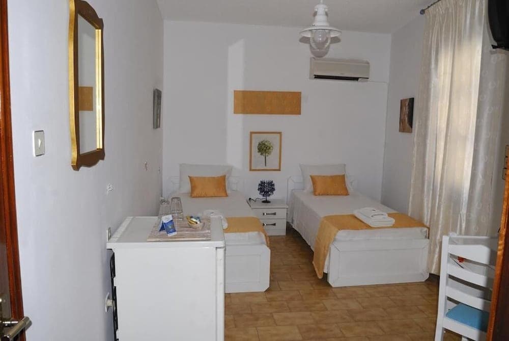 Milos Inn & Maisonette