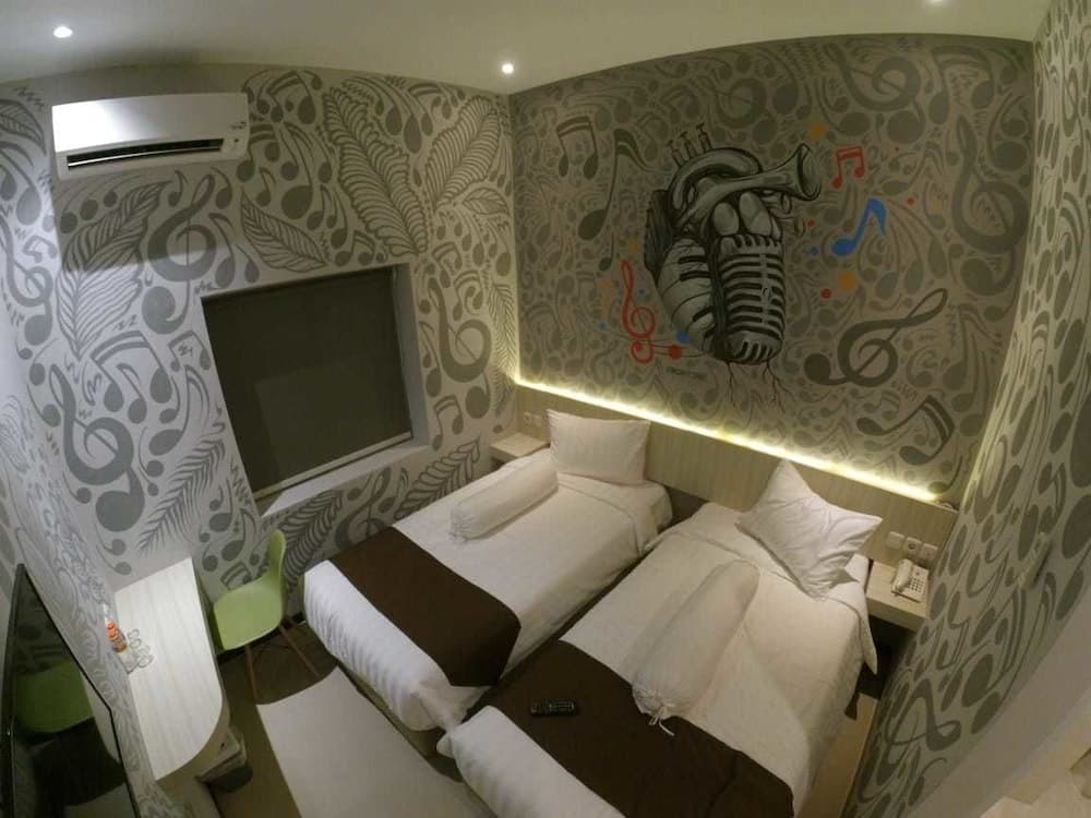 Front One Boutique Brani Solo