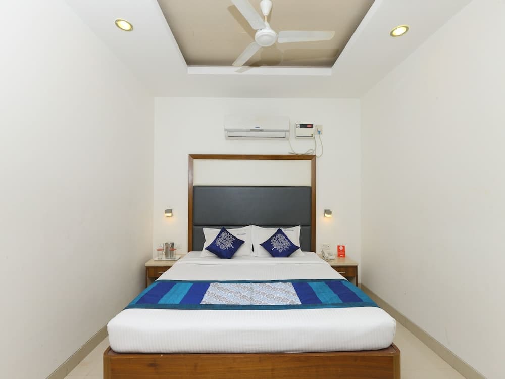 OYO 683 Hotel Sri Chakra Inn