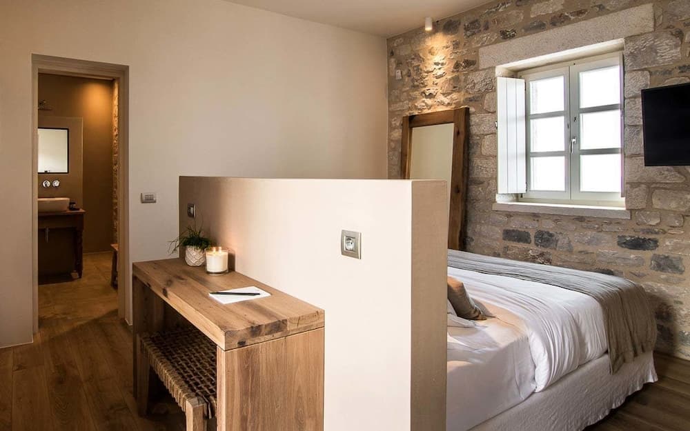 BASSA MAINA Villas & Suites