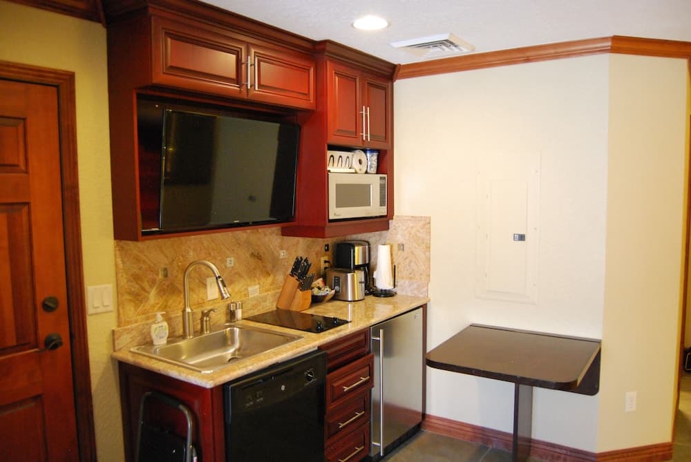 White Pines 1-BD at Westgate - Echo