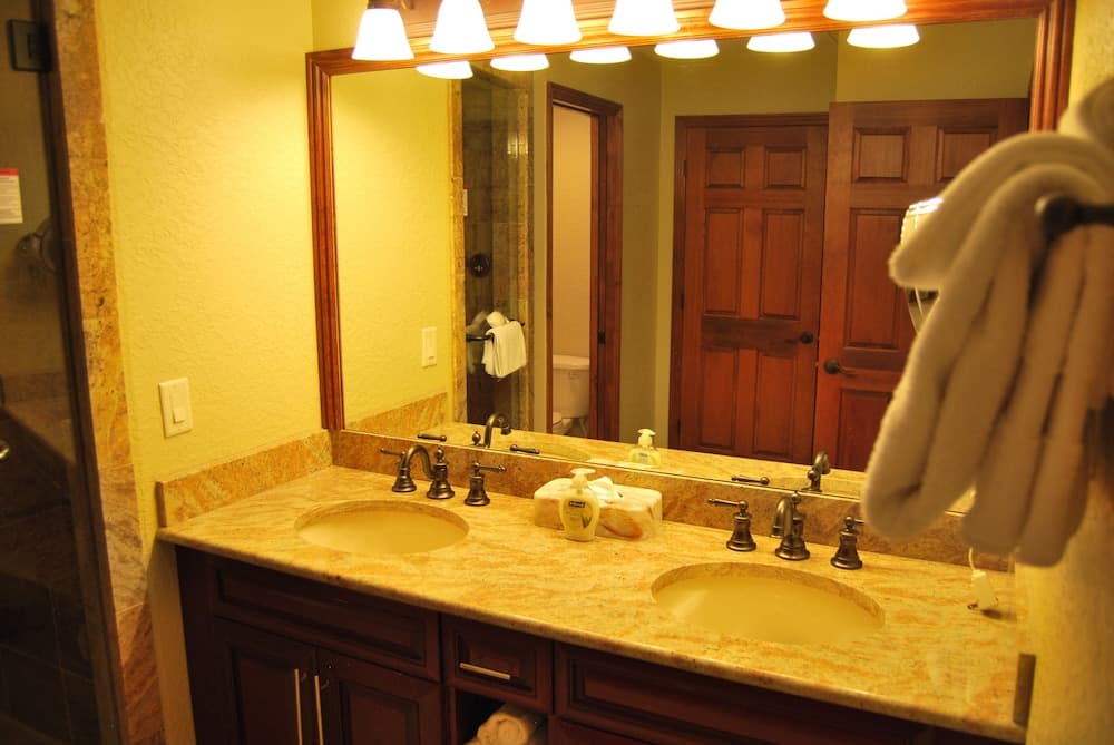 White Pines 2-BD at Westgate - Eureka