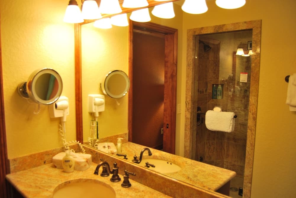 White Pines 2-BD at Westgate - Eureka