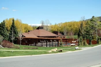 White Pines Three Kings Townhome 1-Bedroom Loft - -Walk to Lifts