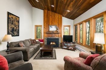 White Pines Crescent Ridge 3-bedroom Condo - Walk to Slopes