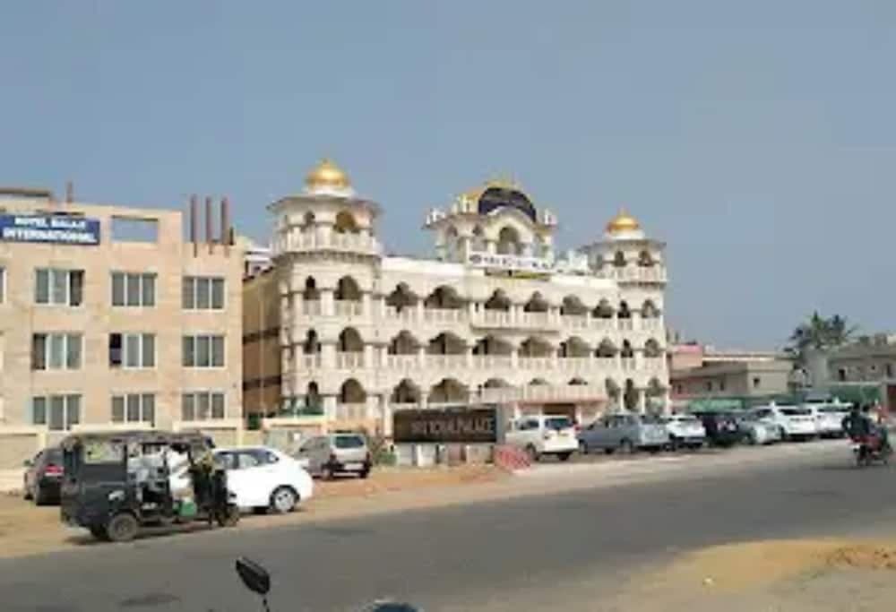 Goroomgo Royal Palace Puri