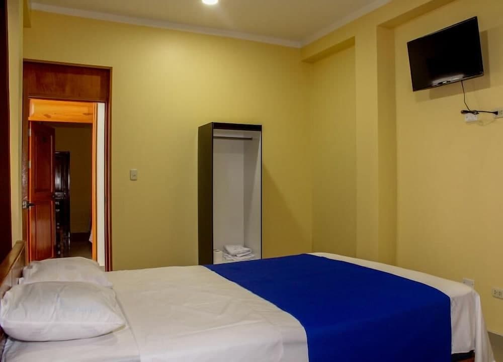 Hostal Cordillera Azul