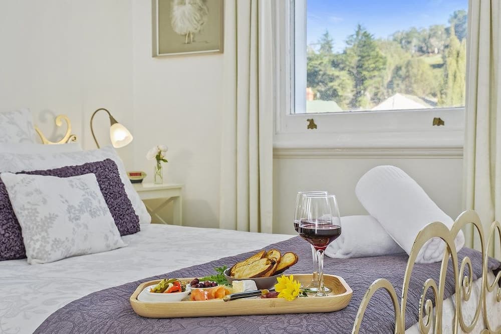 Cygnet Old Bank B & B Cafe & Gift Store