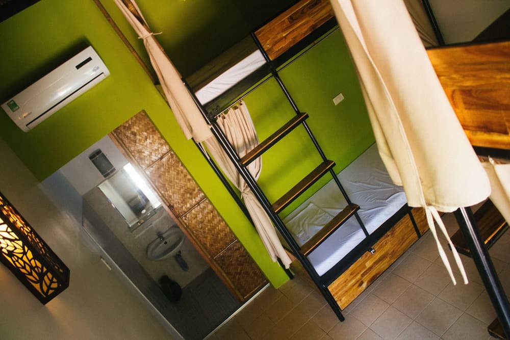 Tropic Hostel and Restaurant