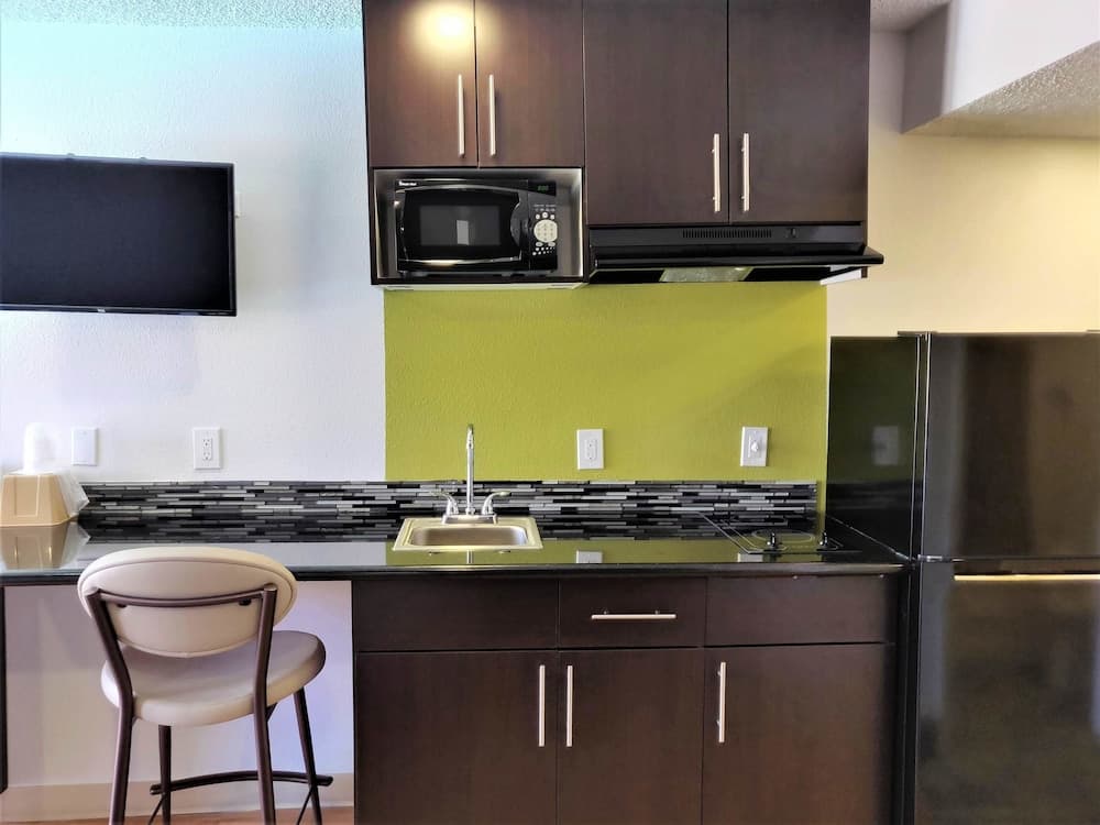 Studio 6 Fresno, CA - Extended Stay