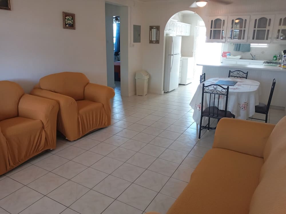 Cumber's Tropical Apartments