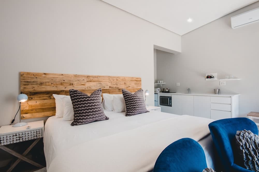 A Riverbed Guesthouse