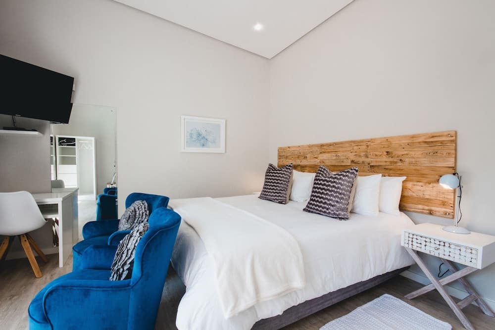 A Riverbed Guesthouse