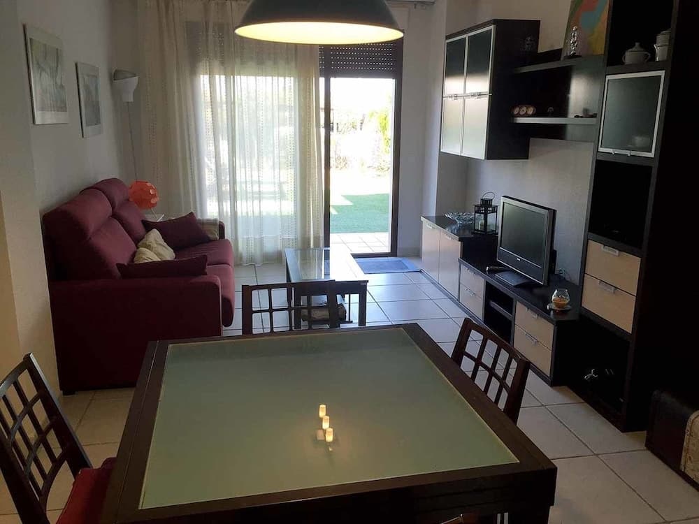Venavera D30B - Ground Garden 2 Dorm 1 Bath, Walk to Beach