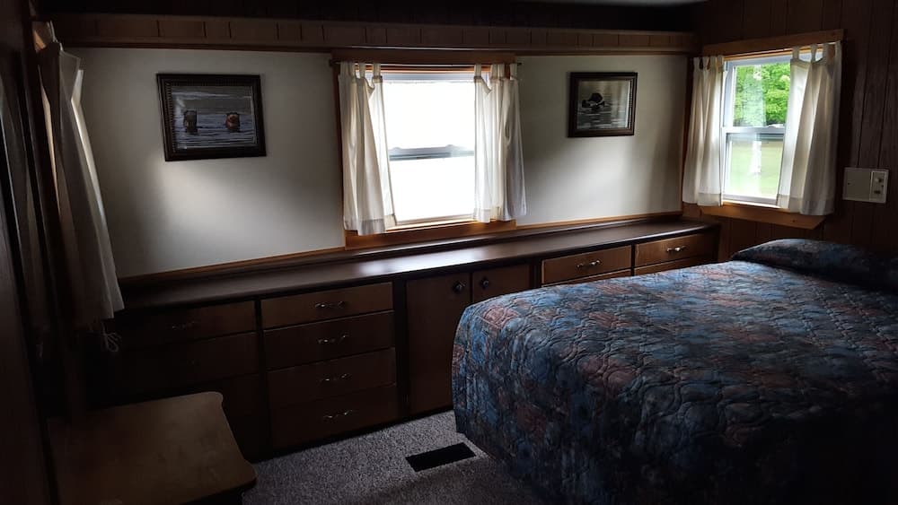 Riverbank Motel and Cabins