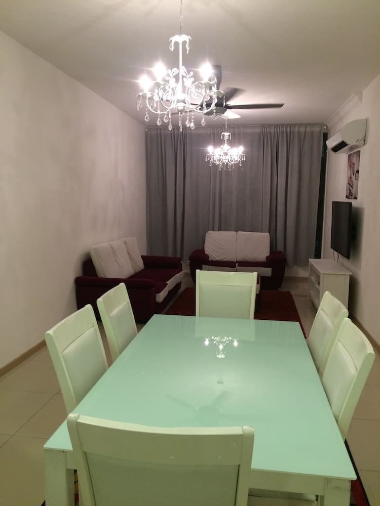 Lawang Suite 2 Bedroom Corner Apartment
