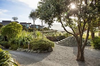 Hapuku Lodge & Tree Houses