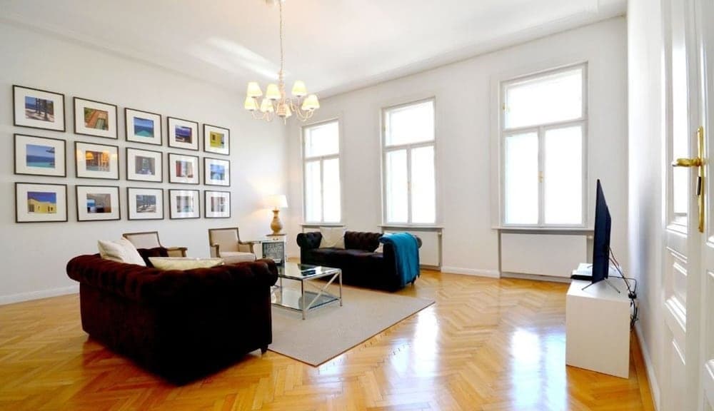 Vienna Residence Colossal Apartment With Balcony and Space for 8 Guests