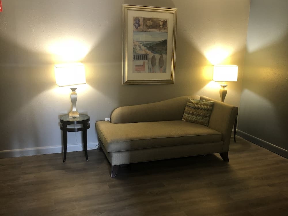 Budgetel Inn & Suites