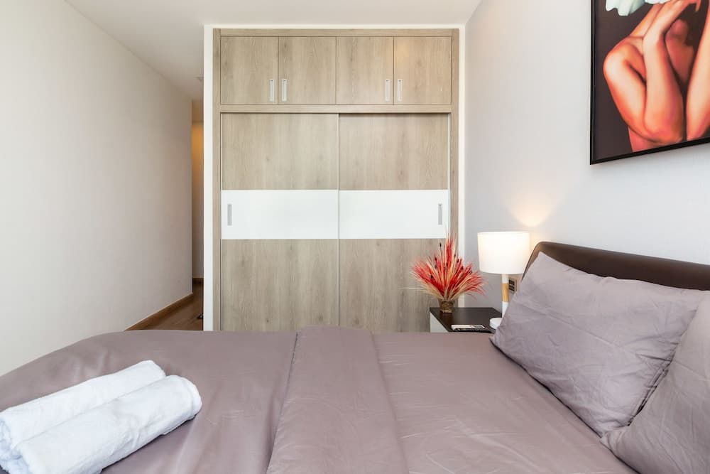 Laze Apartment SAIGON Vinhomes Central Park