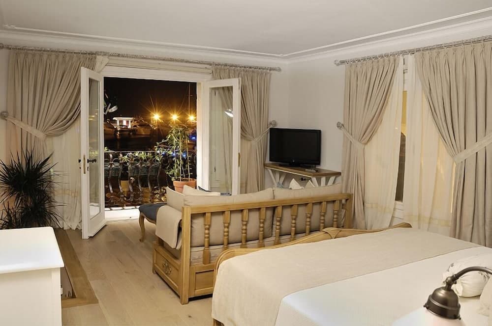 Cesme Marina Konukevi