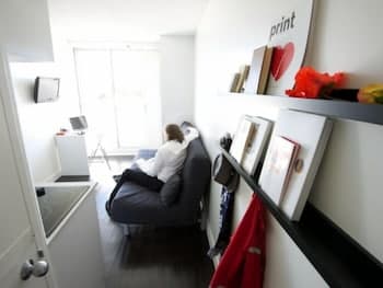 Backpacker College at EC Vancouver: APT Living